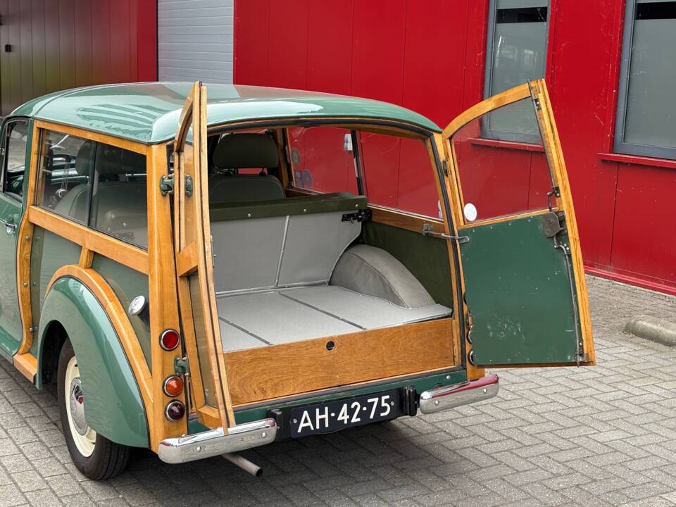 Image 8/16 of Morris Minor 1000 Traveller (1965)