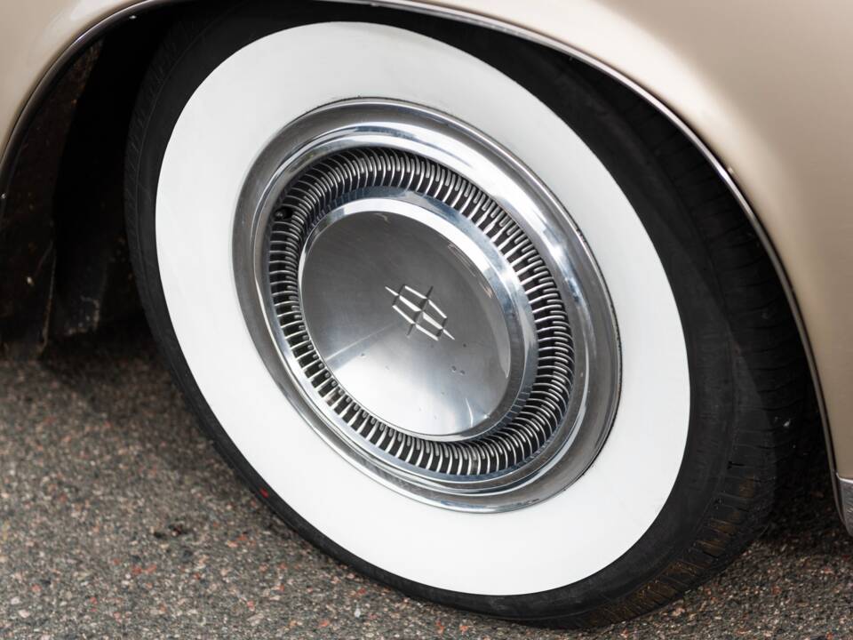 Bild 65/100 von Lincoln Continental Convertible (1965)