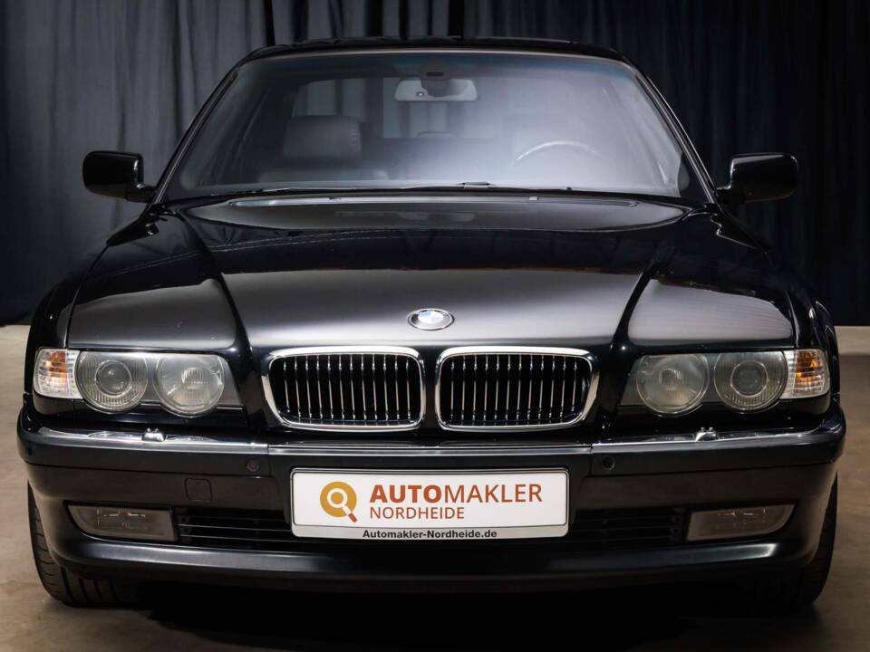 Image 9/41 of BMW 750i (2000)