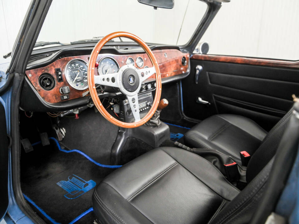 Immagine 11/50 di Triumph TR 6 (1973)