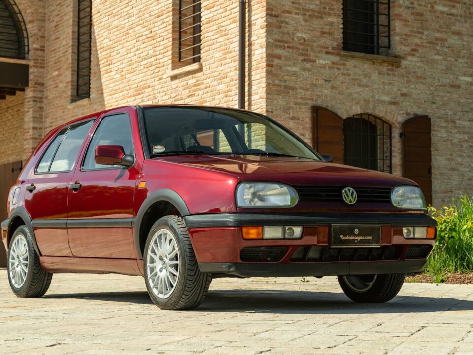 Image 2/48 of Volkswagen Golf III 1.4 (1993)