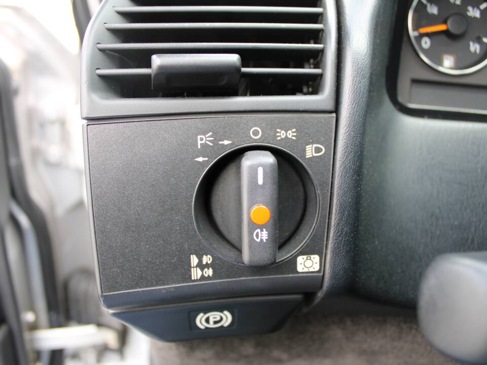 Image 35/50 of Mercedes-Benz SL 320 (2001)