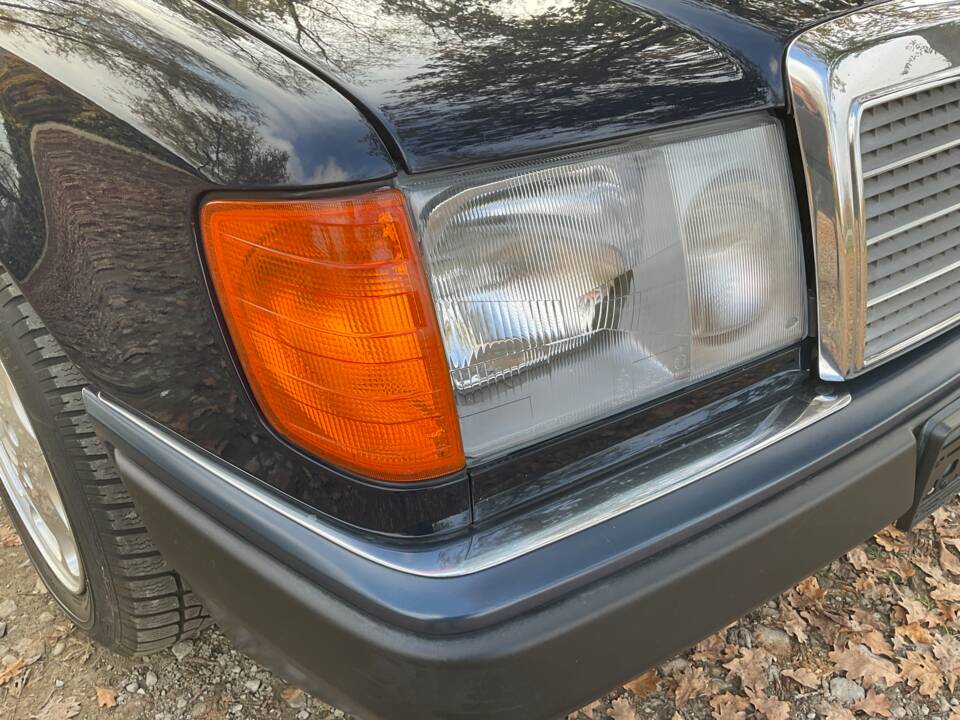 Image 49/149 of Mercedes-Benz 320 TE (1993)
