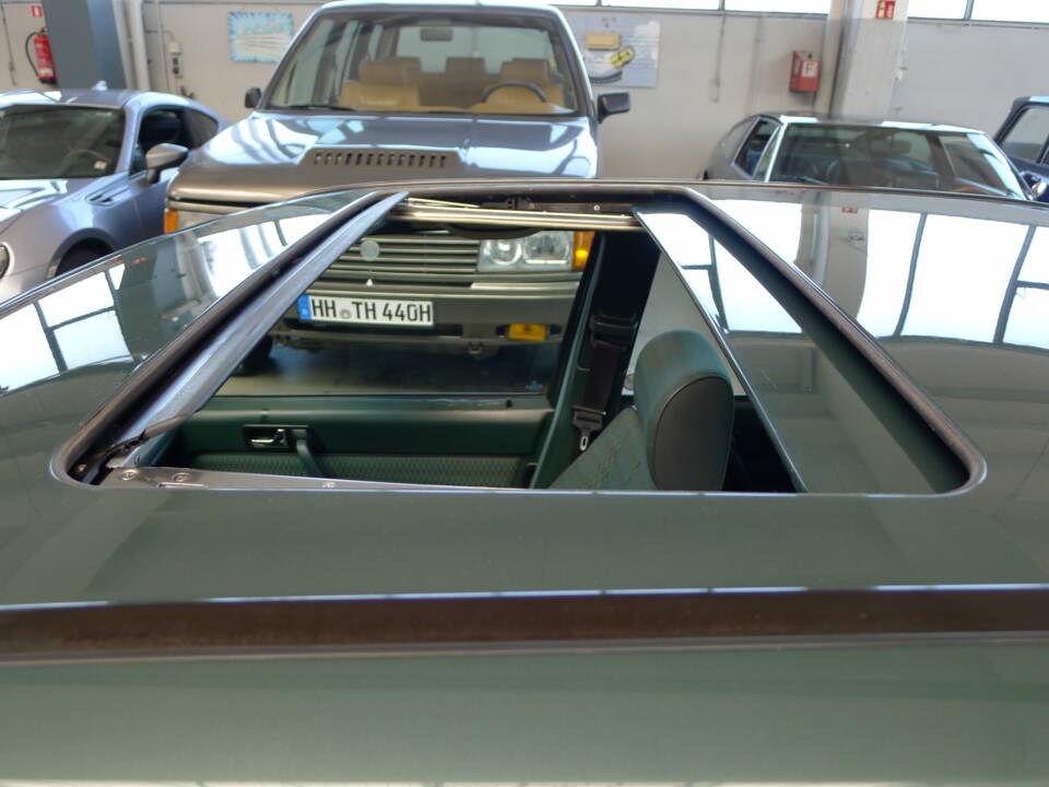 Bild 8/37 von Mercedes-Benz 190 E (1989)