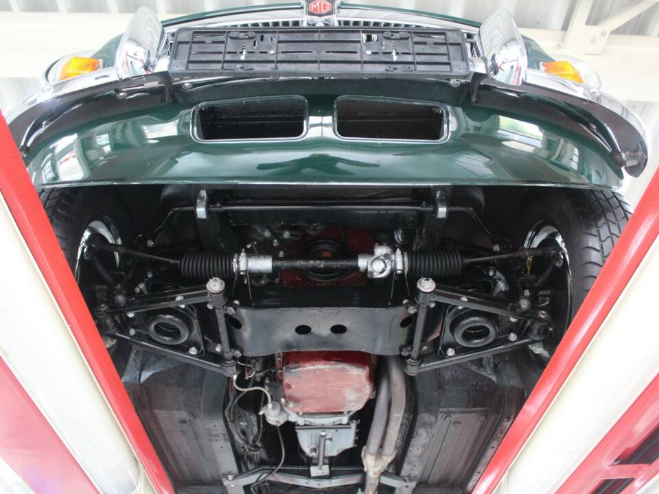 Image 13/50 of MG MGB (1974)