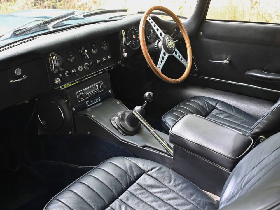 Image 4/50 of Jaguar E-Type (2+2) (1966)