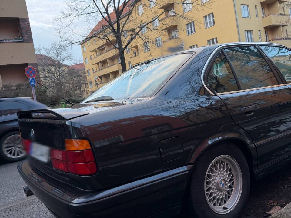 Bild 4/5 von BMW 525i (1991)