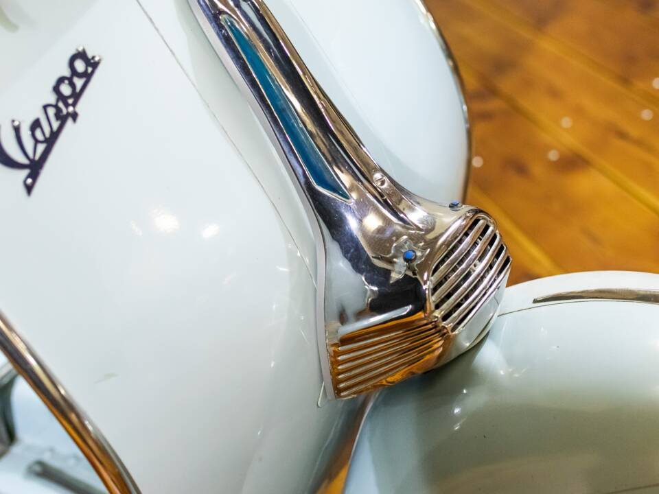 Image 6/14 de Piaggio Vespa 125 (1961)