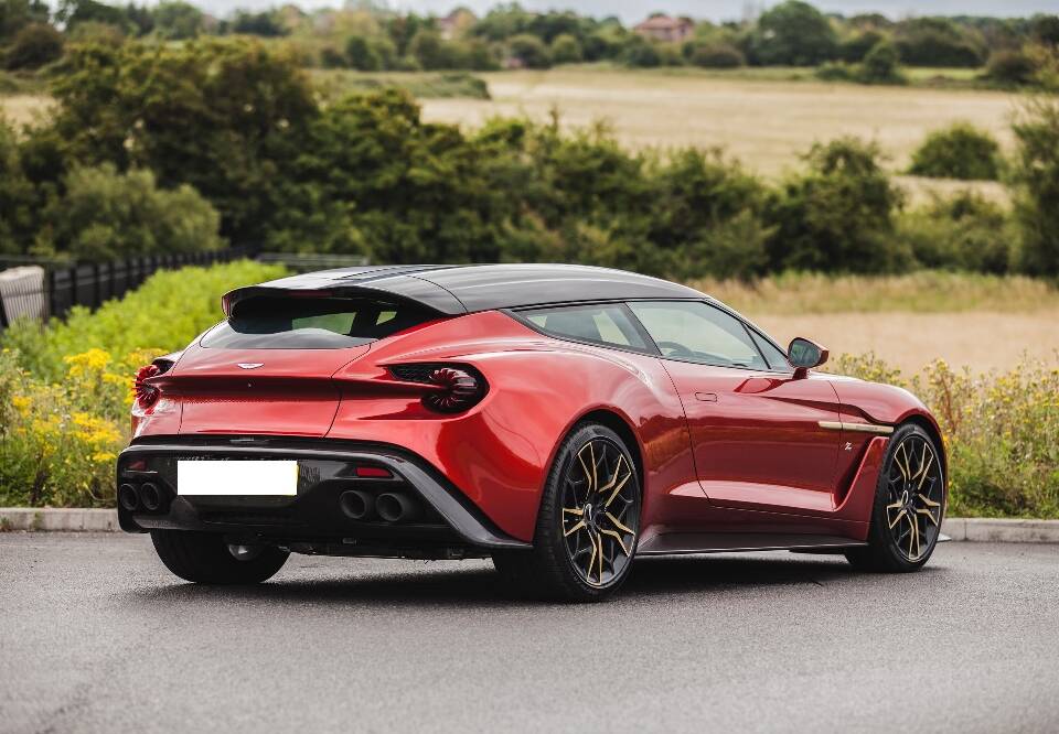 Immagine 4/48 di Aston Martin Vanquish Zagato Shooting Brake (2019)