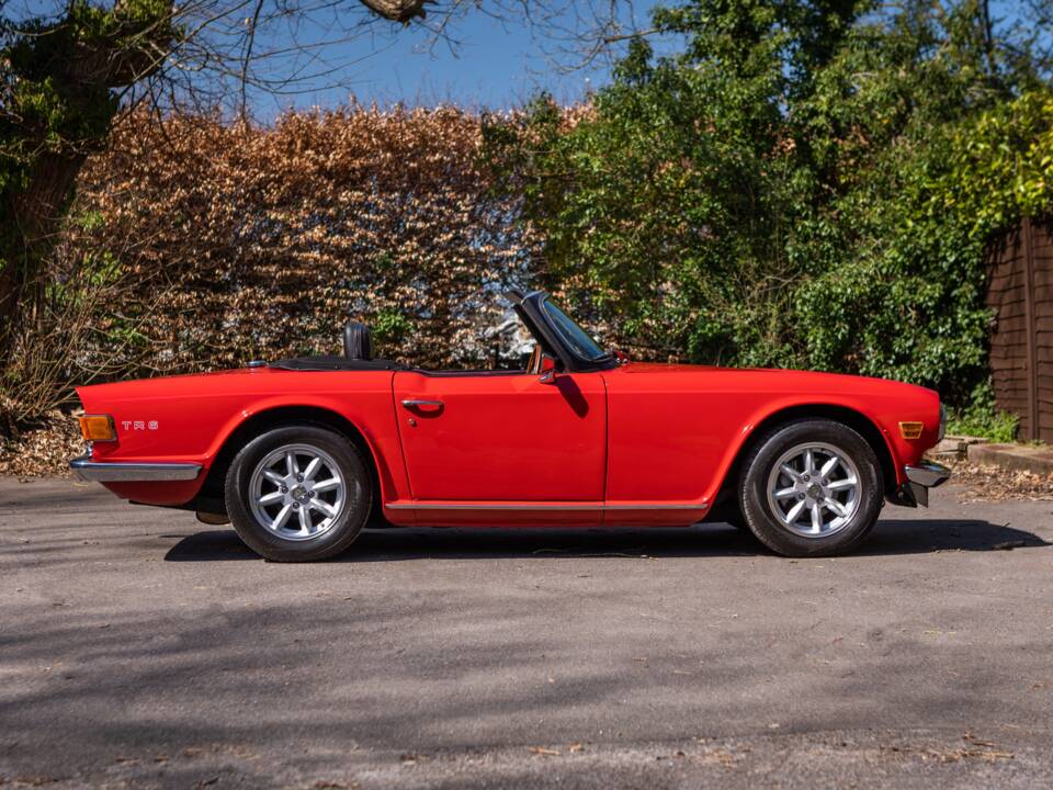 Image 2/41 of Triumph TR 6 (1972)