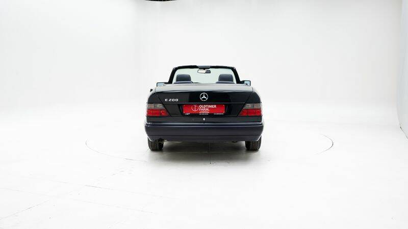 Image 7/15 of Mercedes-Benz E 200 (1995)