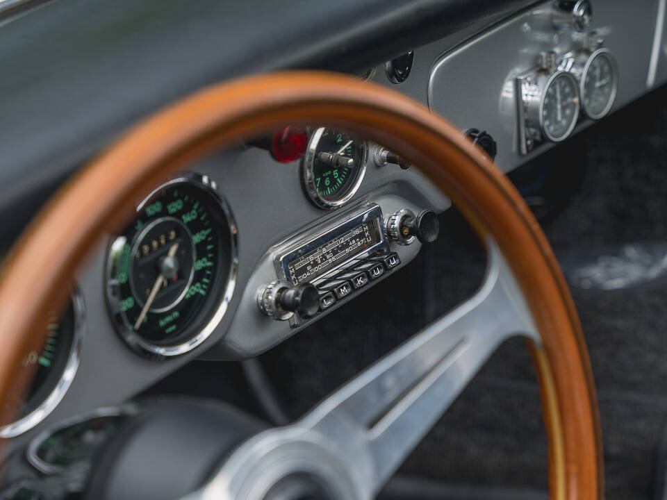 Image 13/28 of Porsche 356 B 1600 (1960)