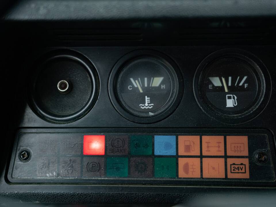 Bild 46/50 von Land Rover 90 (1985)