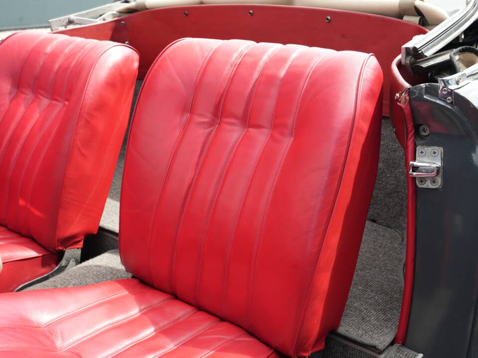 Image 18/50 de Mercedes-Benz 190 SL (1961)