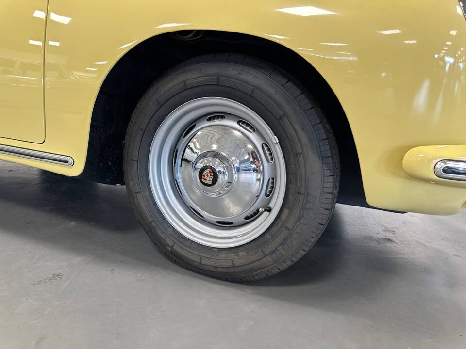 Image 30/101 of Porsche 356 B 1600 (1963)