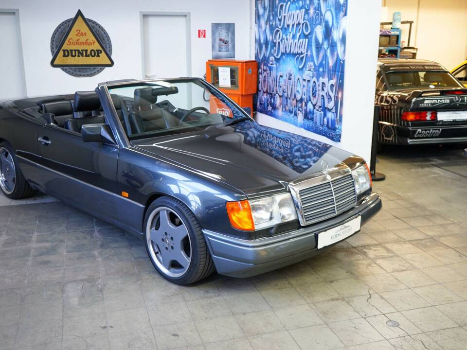 Immagine 1/30 di Mercedes-Benz 320 CE (1993)