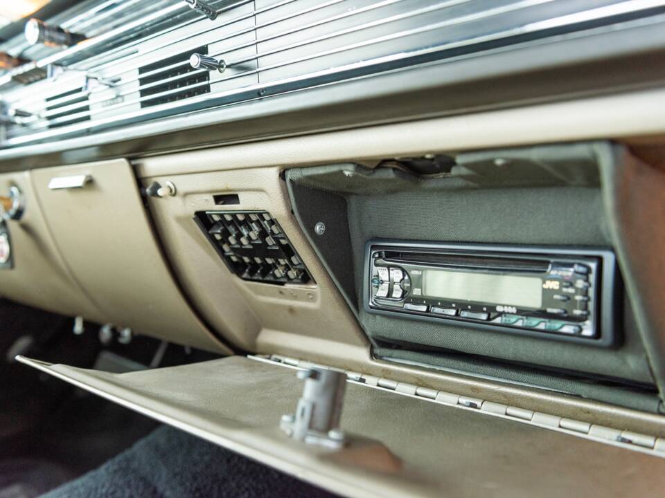 Bild 92/100 von Lincoln Continental Convertible (1965)
