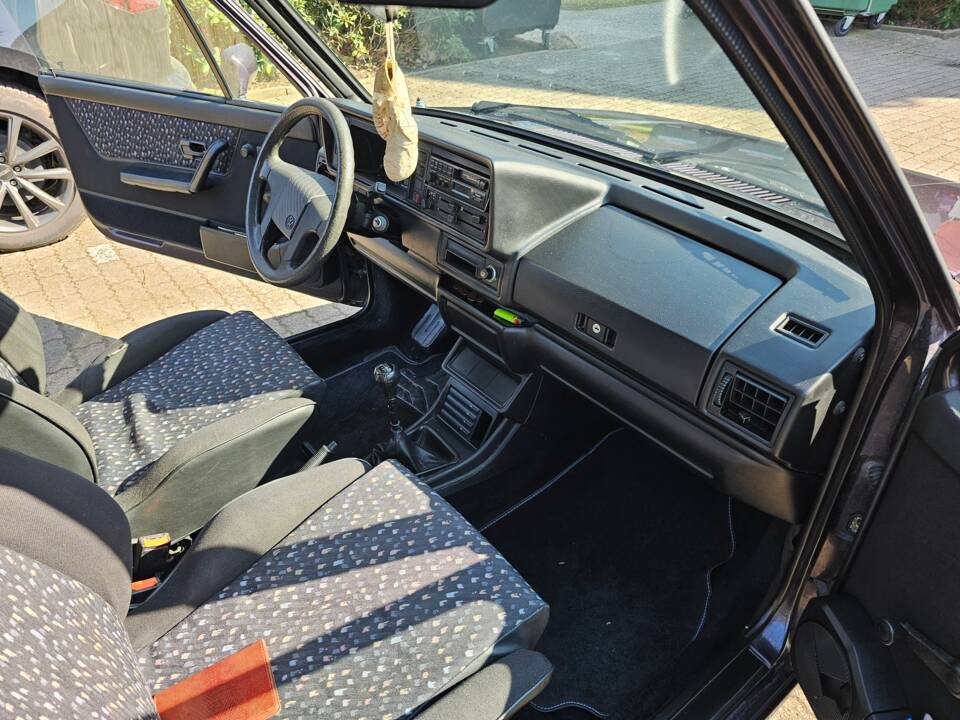 Image 14/14 of Volkswagen Golf Mk I Convertible 1.8 (1992)