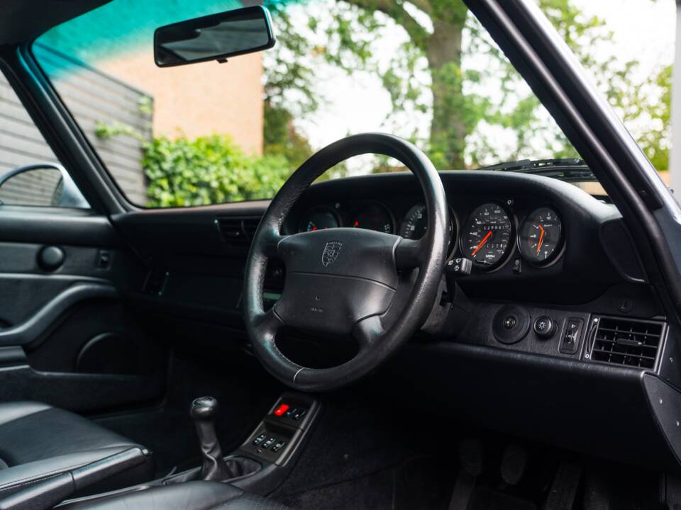Image 52/60 of Porsche 911 Targa (1996)