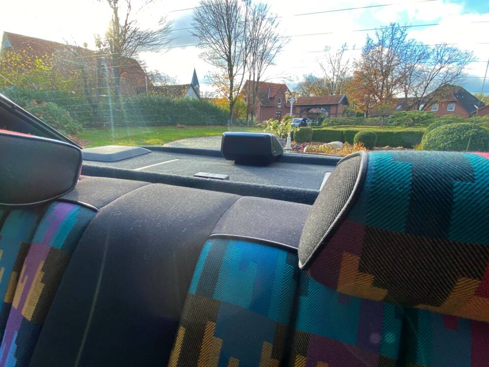 Image 20/27 of Mercedes-Benz 190 E 1.8 Avantgarde &quot;Rosso&quot; (1993)