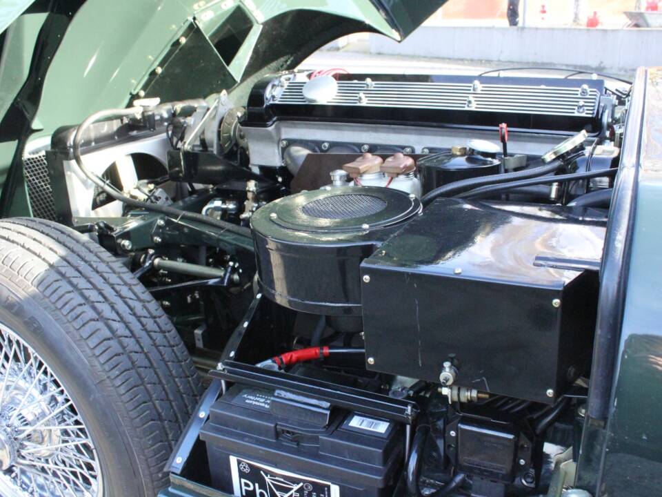 Image 7/21 de Jaguar E-Type (1969)