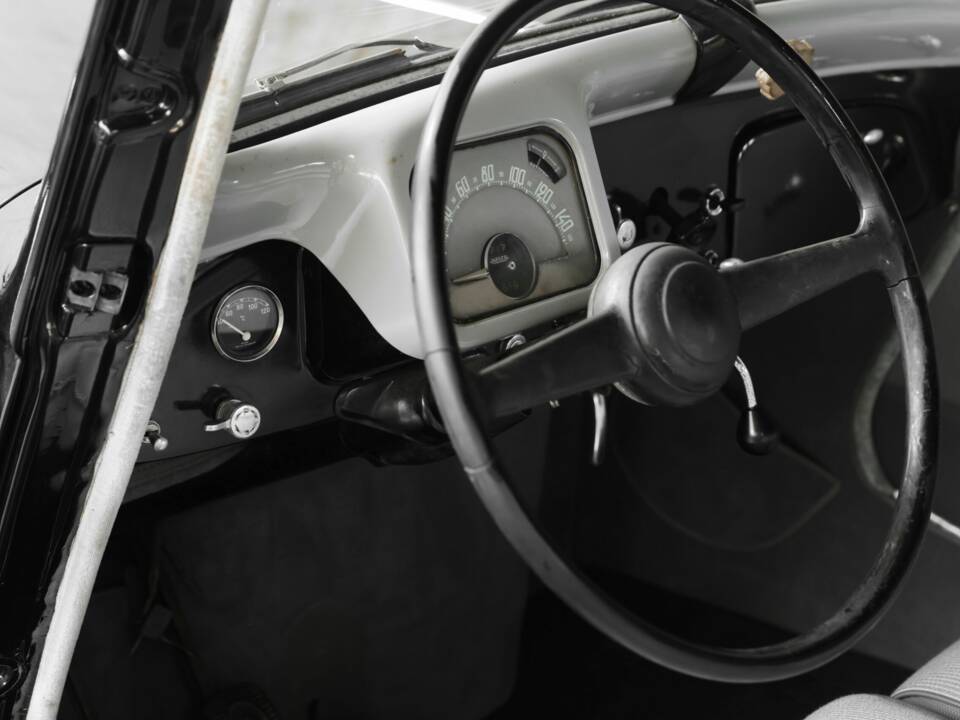 Image 22/50 of Citroën Traction Avant 11 BL (1953)