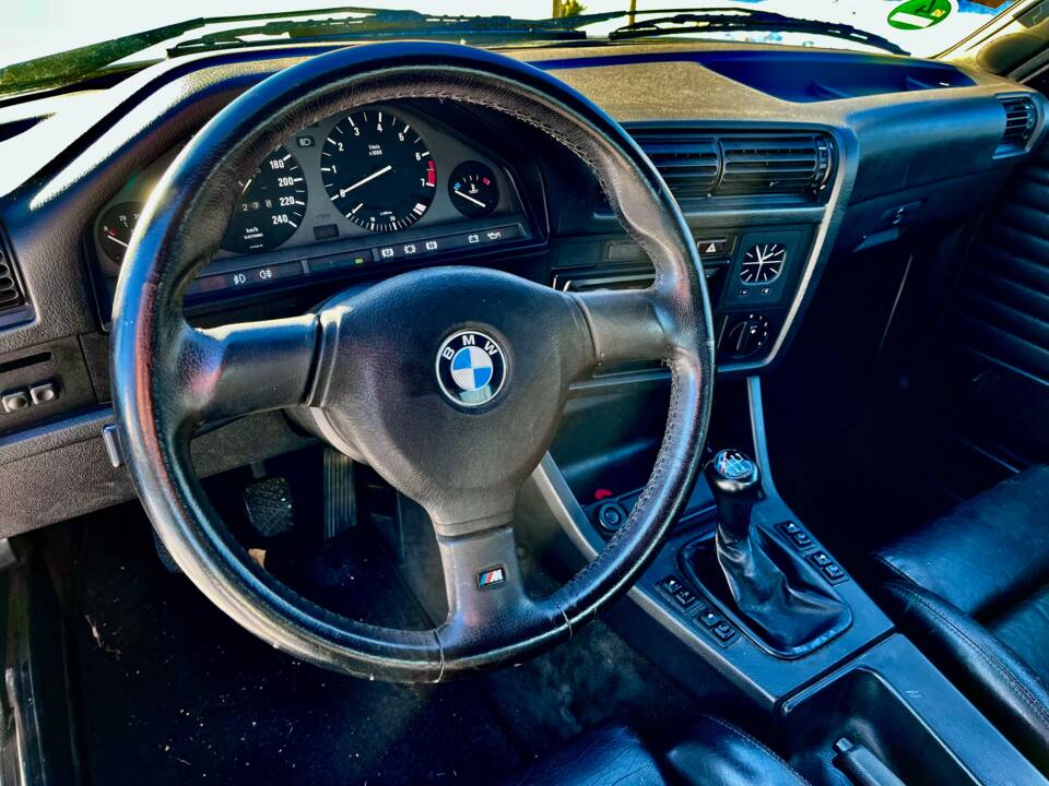 Bild 7/10 von BMW 325i (1987)