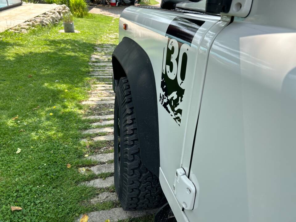 Bild 26/46 von Land Rover Defender 130 Double Cab (1998)