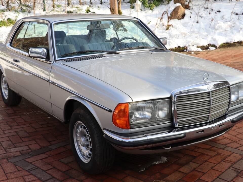 Bild 29/50 von Mercedes-Benz 280 C (1977)