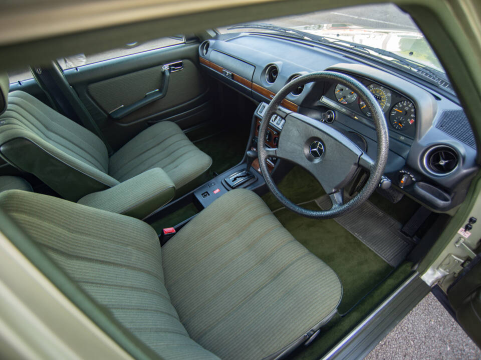 Immagine 9/29 di Mercedes-Benz 280 E (1983)