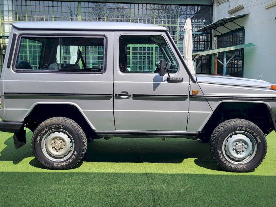 Image 10/55 of Mercedes-Benz 200 GE (SWB) (1990)