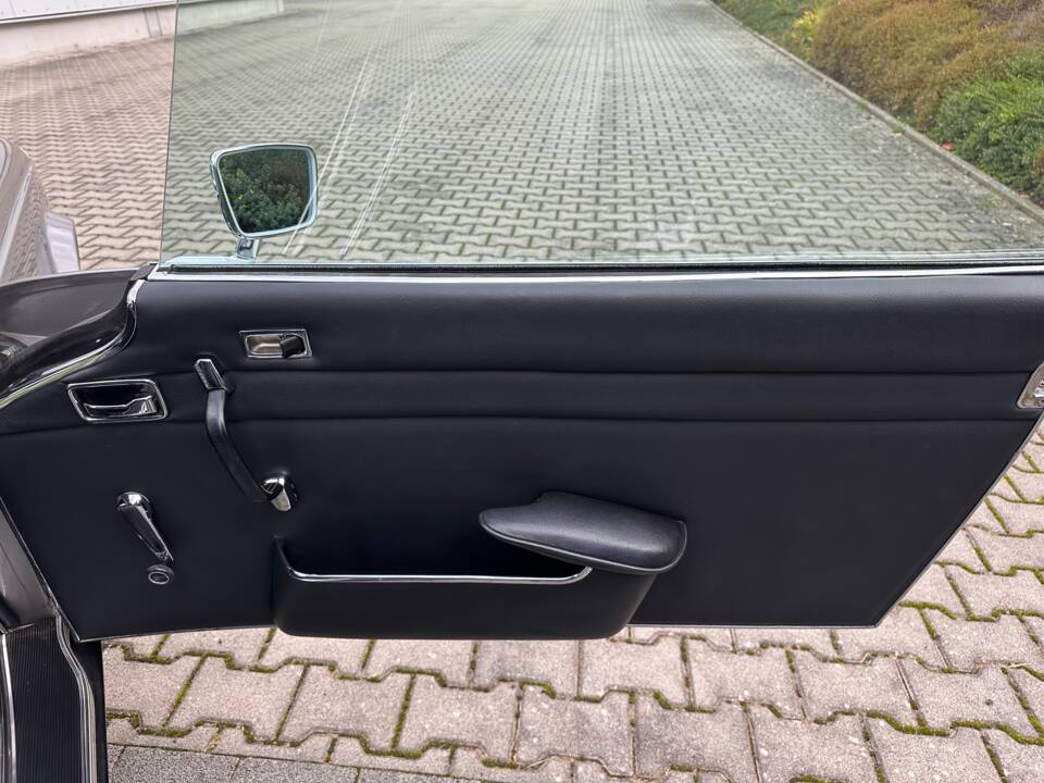 Image 27/36 of Mercedes-Benz 280 SL (1968)