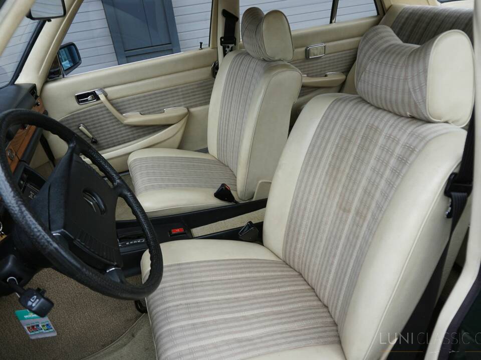 Bild 44/71 von Mercedes-Benz 280 S (1973)