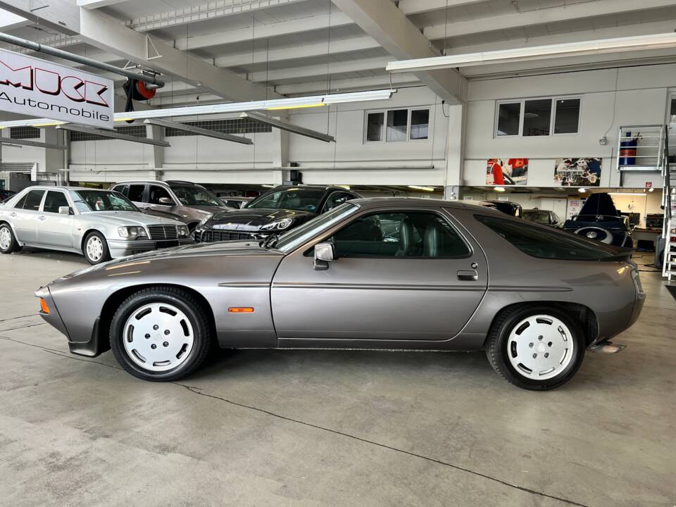 Afbeelding 6/59 van Porsche 928 S (1985)