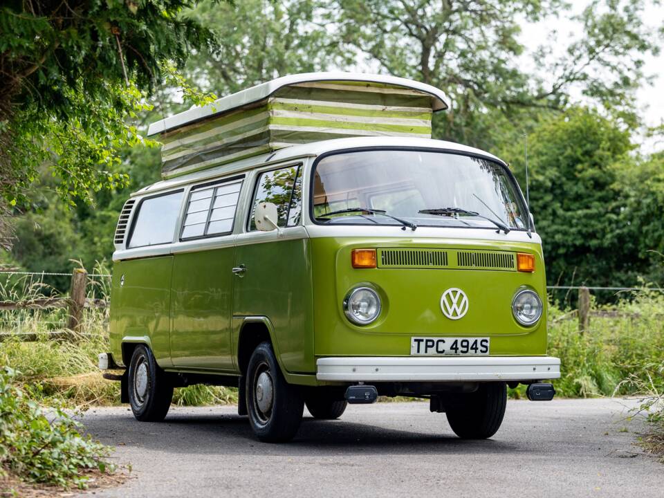 Image 1/47 of Volkswagen T2b Camper (1977)