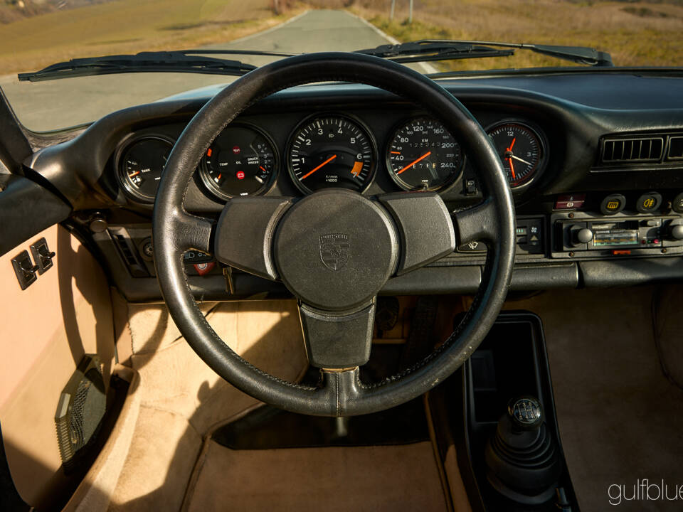 Image 38/79 of Porsche 911 SC 3.0 (1983)