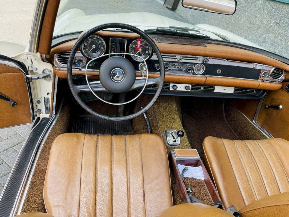 Image 20/36 of Mercedes-Benz 280 SL (1969)