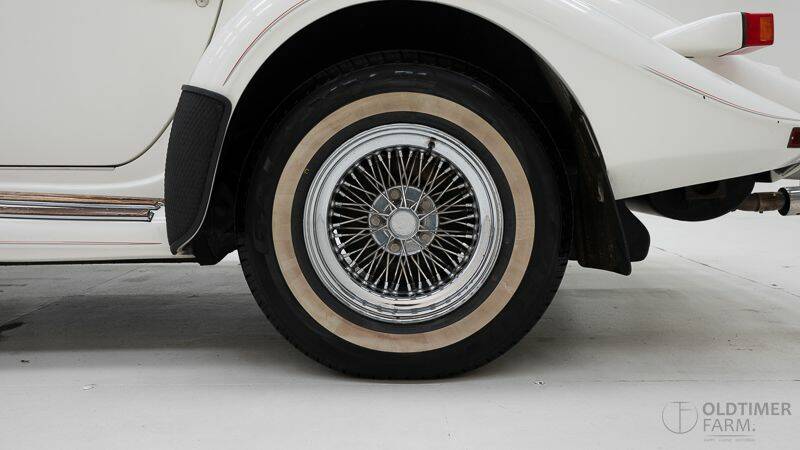Image 2/15 of Excalibur Roadster IV (1983)