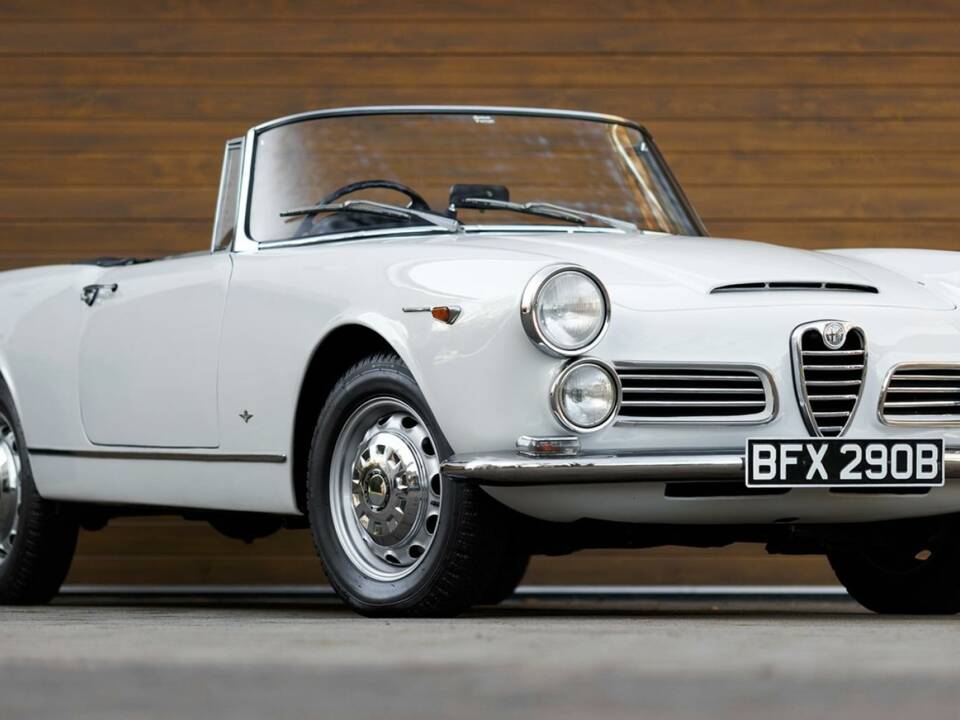 Image 4/50 of Alfa Romeo 2600 Spider (1964)