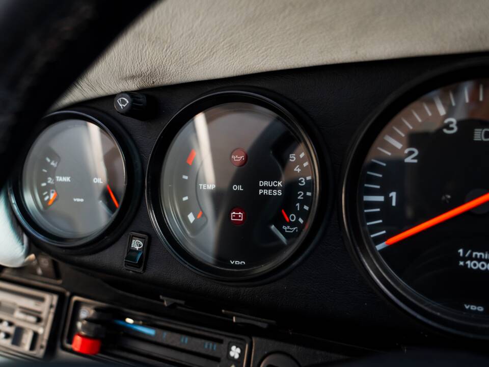 Bild 33/60 von Porsche 911 Carrera 3.2 (1987)