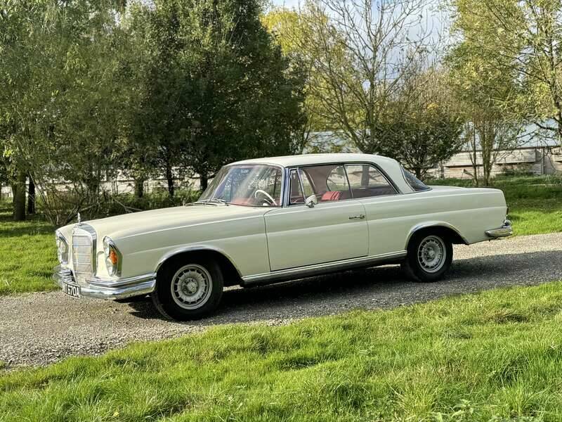 Image 32/50 of Mercedes-Benz 220 SE b (1963)