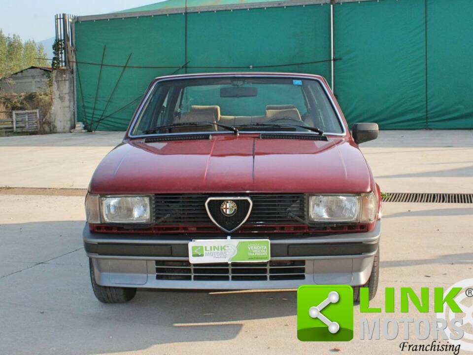 Image 5/8 de Alfa Romeo Giulietta 1.8 (1985)