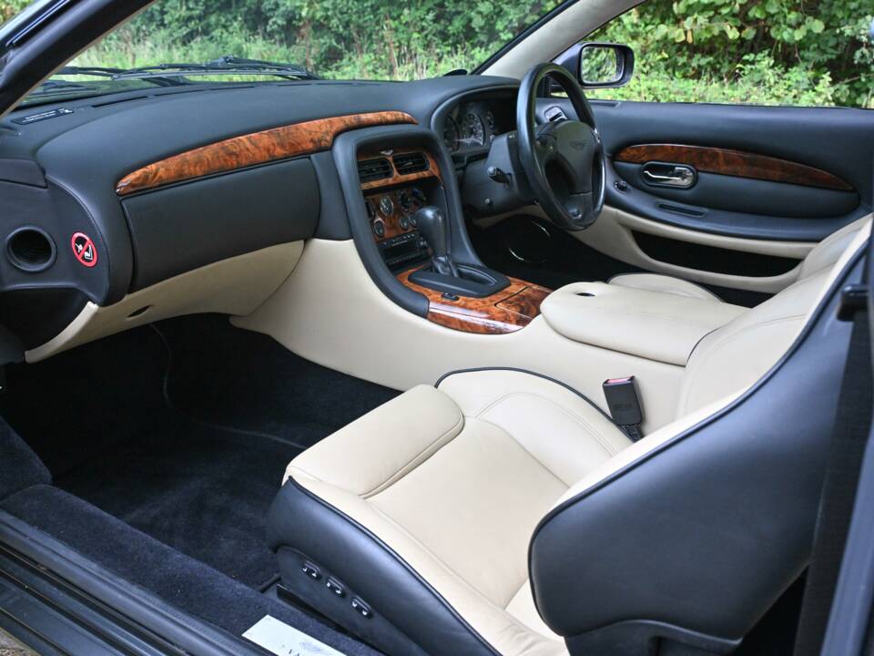 Image 40/50 de Aston Martin DB 7 Vantage (2002)