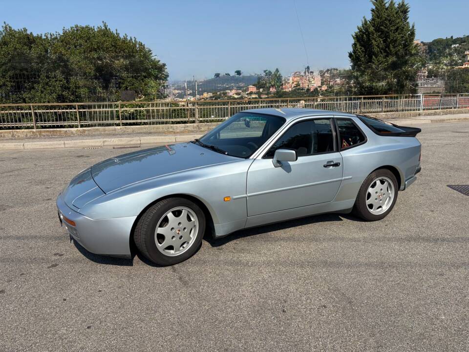 Image 10/98 of Porsche 944 Turbo S (1988)