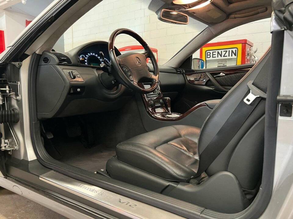 Immagine 5/18 di Mercedes-Benz CL 600 (2001)