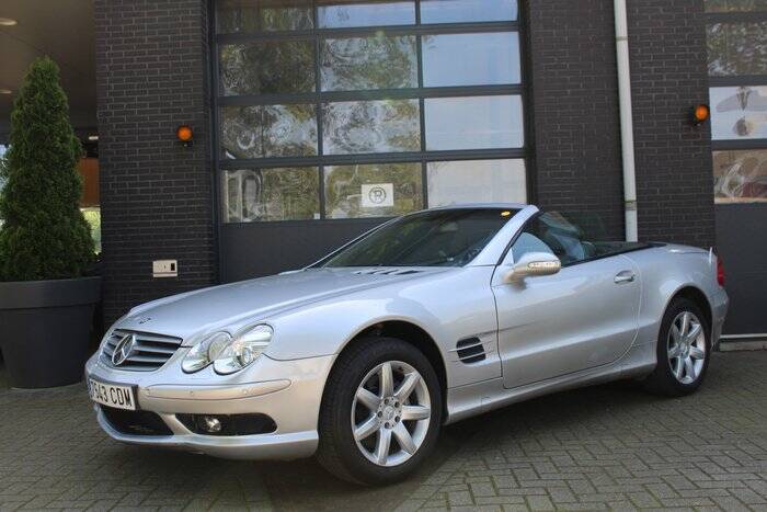 Immagine 7/7 di Mercedes-Benz SL 500 (2001)