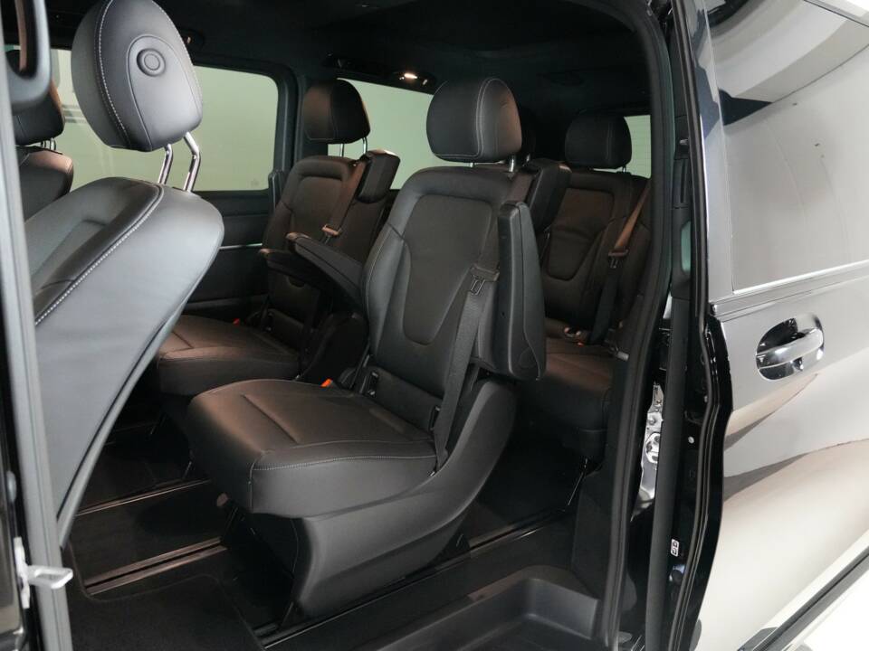 Image 5/35 of Mercedes-Benz V 300 d 4MATIC (2025)