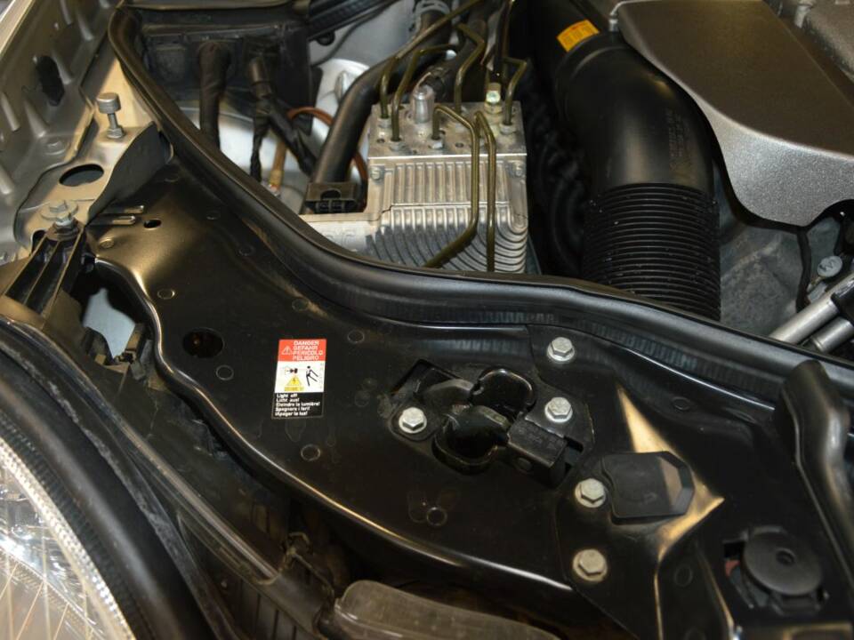 Imagen 91/100 de Mercedes-Benz E 55 AMG (2003)