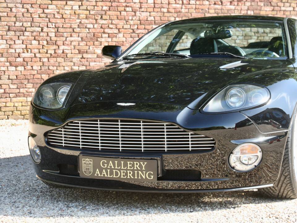 Image 31/50 of Aston Martin V12 Vanquish (2002)