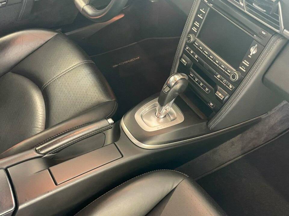 Immagine 16/17 di Porsche 911 Turbo (2010)